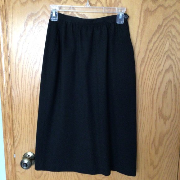 Newsport Dresses & Skirts - Newsport - Black 100% Wool Fully Lined Skirt